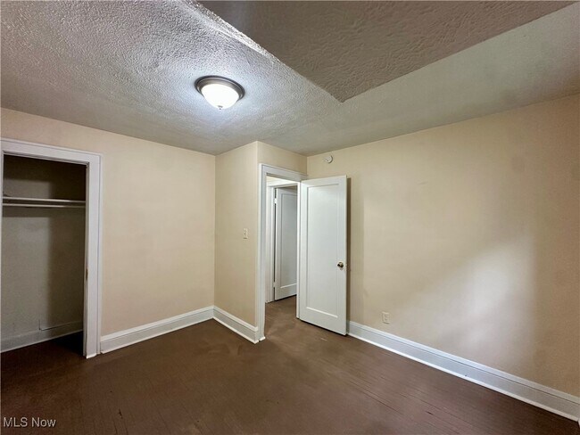 Building Photo - 1248 Pondview Ave