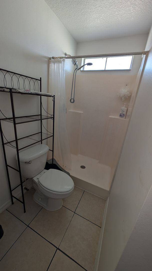 Building Photo - In the Heart of Down Town Orlando, 3 bedrooms house with lawn care service included