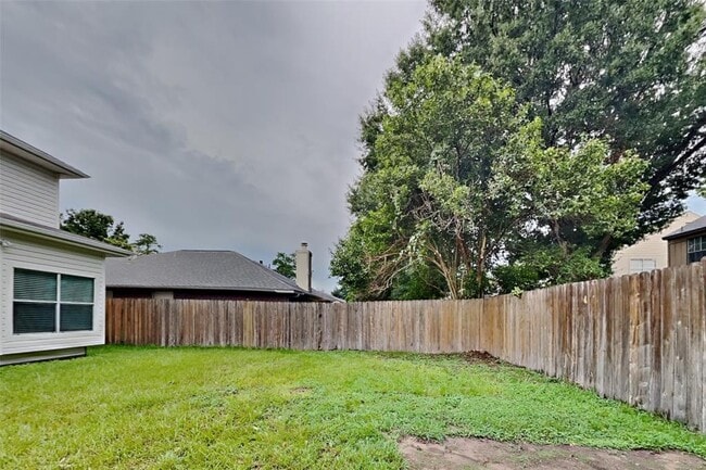 Building Photo - 16023 Willowpark Dr
