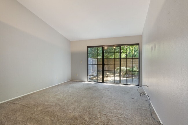 Building Photo - 562 La Corso Dr