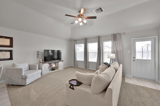 Building Photo - 2233 Forest Chestnut Dr