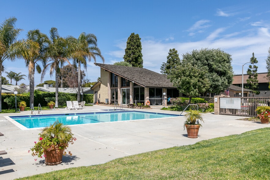 Building Photo - 2561 Madera Circle