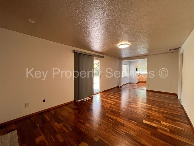 Building Photo - Beautifully Remodeled Gresham Ranch