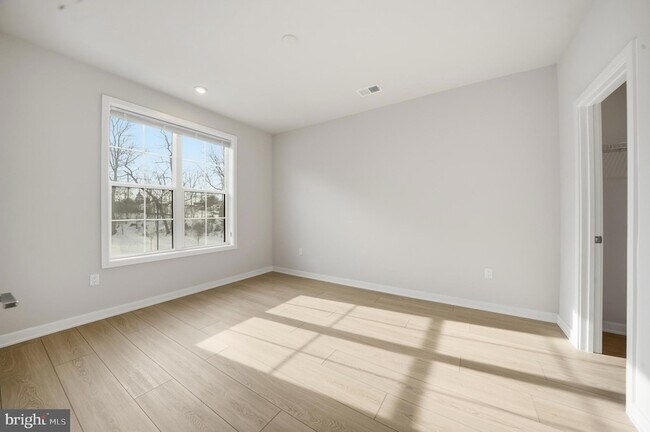 Building Photo - 7488 Backett Wood Ter