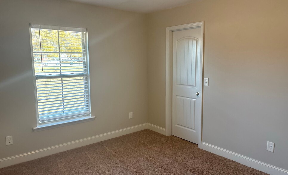 Building Photo - 648 Piney Woods Rd