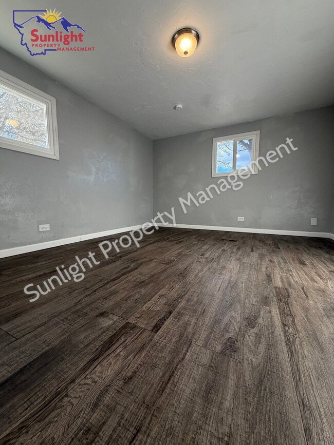 Building Photo - Spacious 5-Bedroom Home with Open Layout, Off-Street Parking & Large Backyard