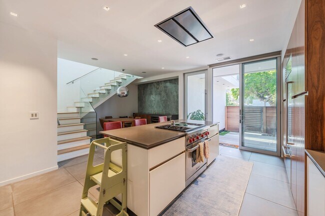 Building Photo - Stunning Custom Home in Del Rey