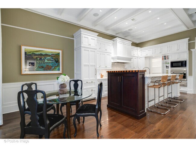 Building Photo - 446 W Huron St