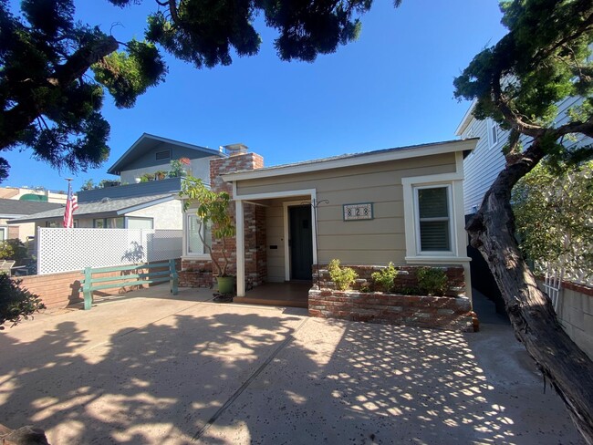 Building Photo - Beautiful 2BD/2BA Beach Home | Prime Mission Beach Location | Garage + 2 Parking Spaces