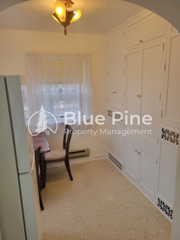 Building Photo - 302 12th St