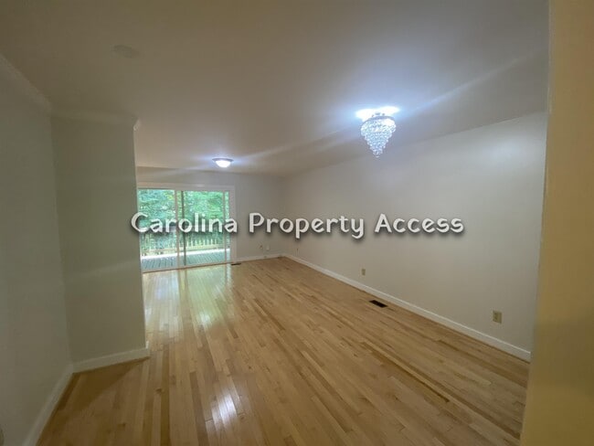 Building Photo - 436 Fairoaks Cir