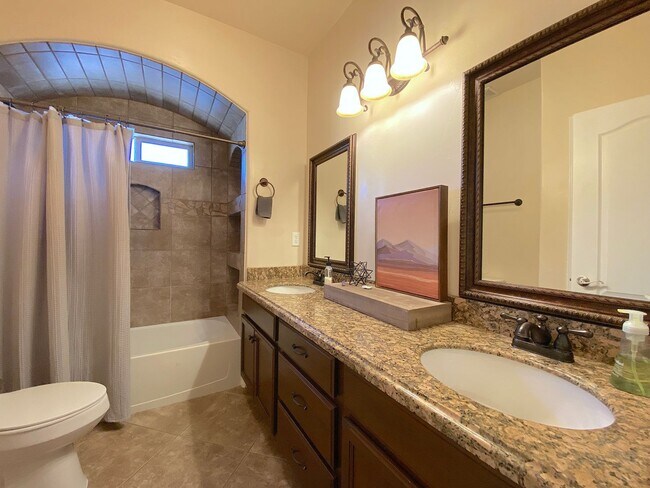 Building Photo - Northeast El Paso 3bed Refrig A/C