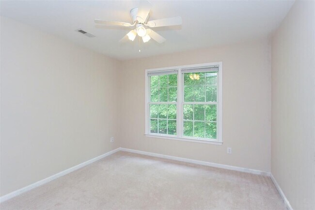 Building Photo - 105 Dairy Ct