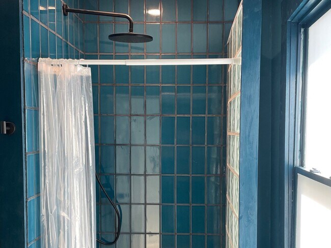 Building Photo - 946 Hunter Ave