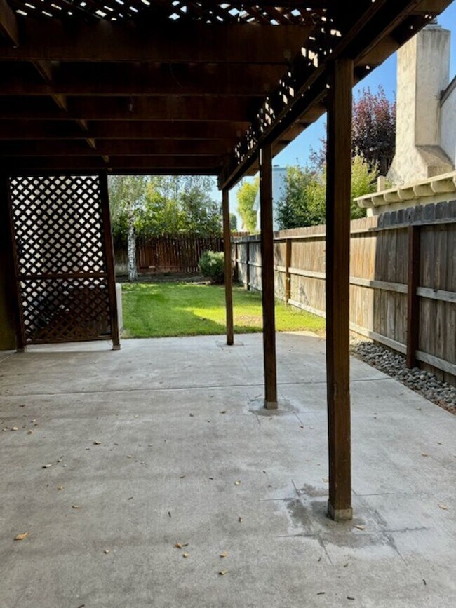 Building Photo - Nice Family Home in Quiet Neighborhood formally known as the French Collection Homes