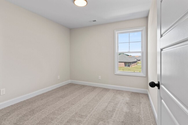 Building Photo - 247 Susan Lynn Dr