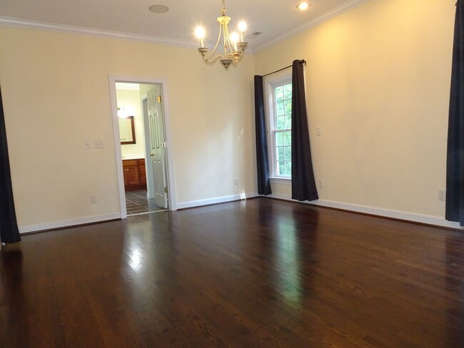 Building Photo - 4 Bedroom 3.5 bathroom Rental Home in Ford...