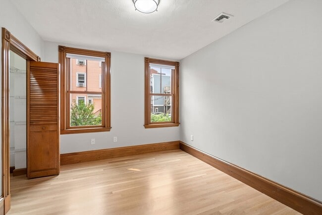 Building Photo - 75 Ferrin St