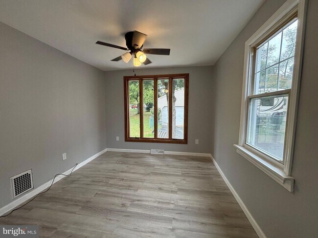 Building Photo - 120 Phillips Ave