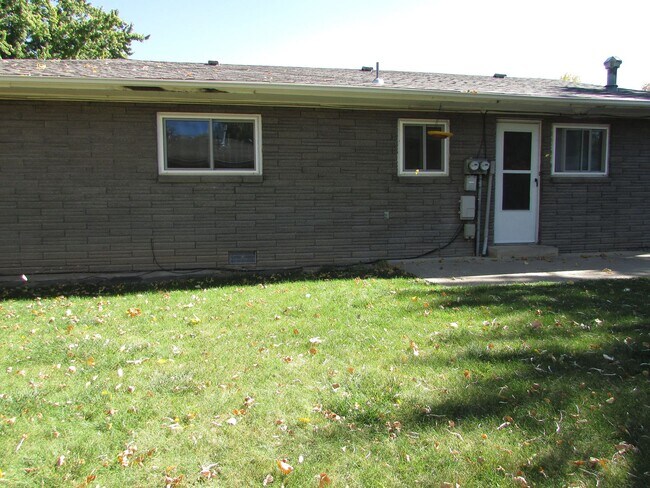 Building Photo - 1105-1107 Baker St Duplex
