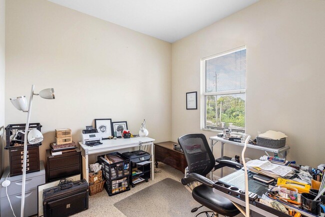 Building Photo - 1875 Highland Grove Dr