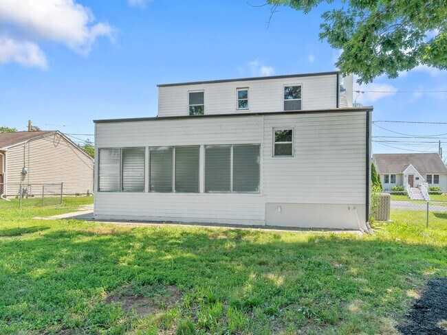 Building Photo - Newly Renovated 4-Bedroom, 2-Bath Home for Rent in Magnolia | Modern Updates & Spacious Yard