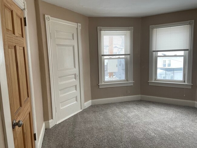 Building Photo - 7 Grover St