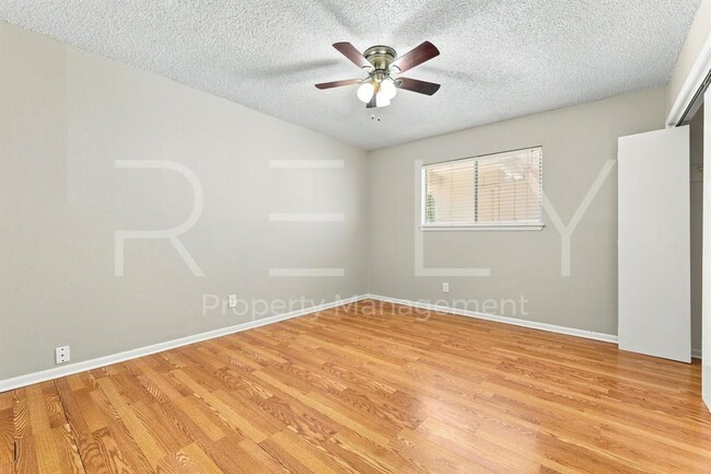 Building Photo - 205 W William Cannon Dr