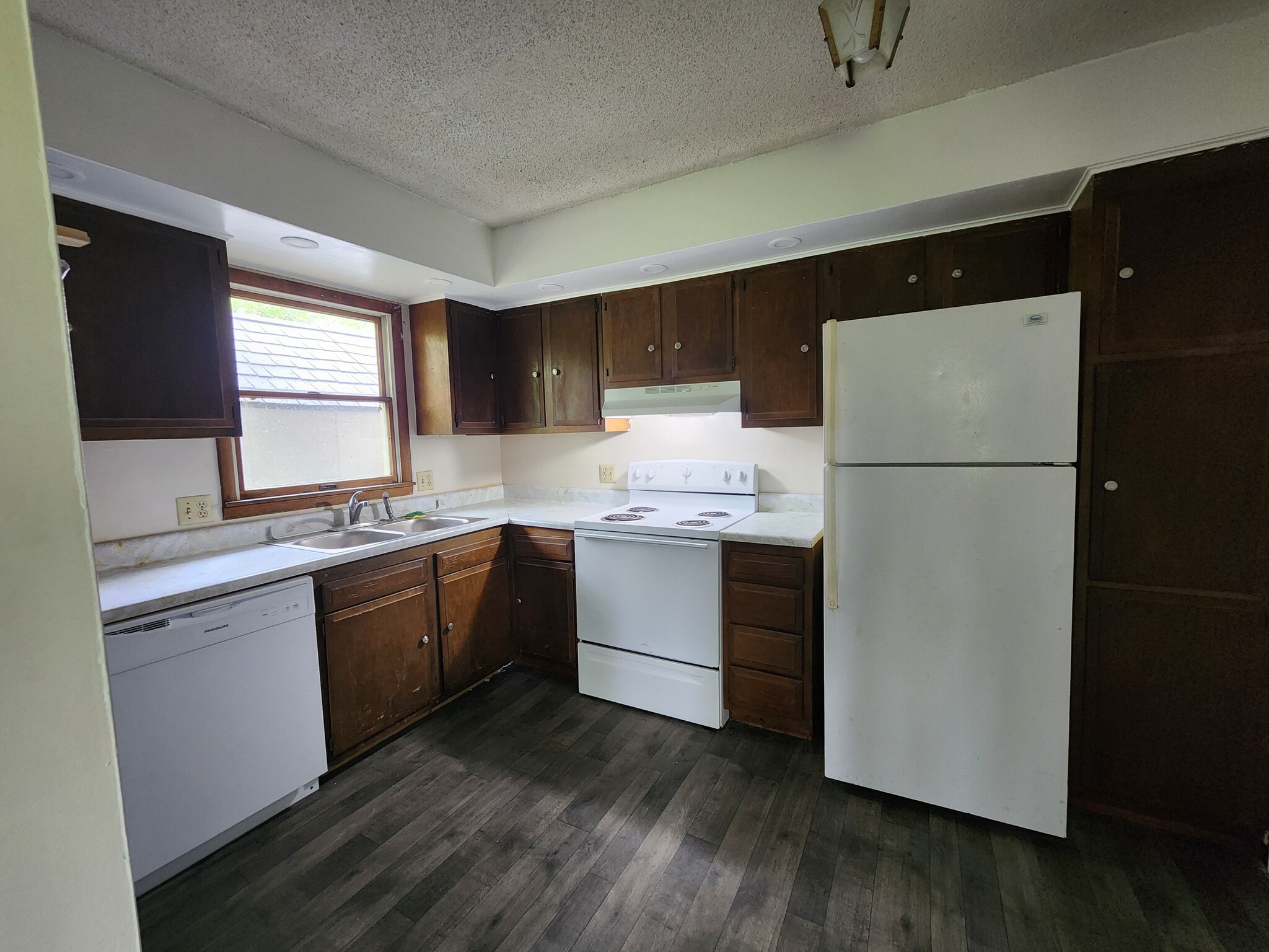Kitchen - 6141 S State Rd 63