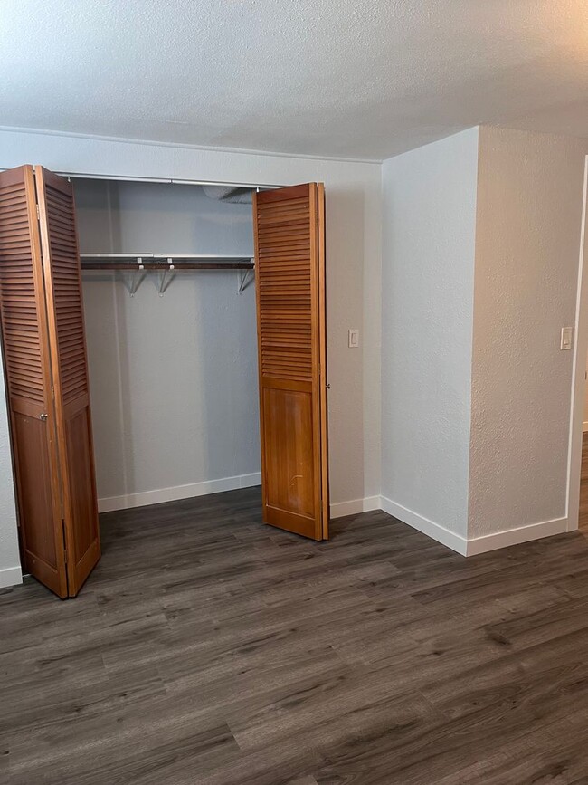 Building Photo - 5622 35th Ave E