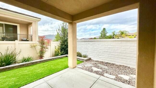 Building Photo - Beautiful, Stand Alone Condo in Resort-lik...