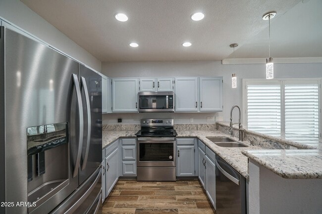 Building Photo - 6820 S Roosevelt St