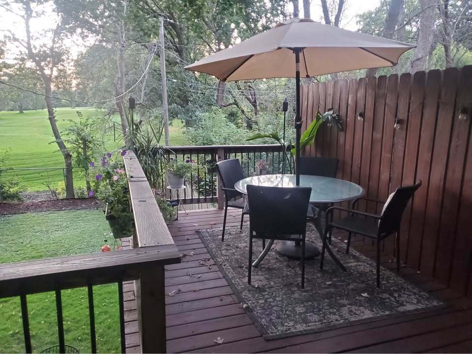 Private deck - 5853 Winnetka Ave N