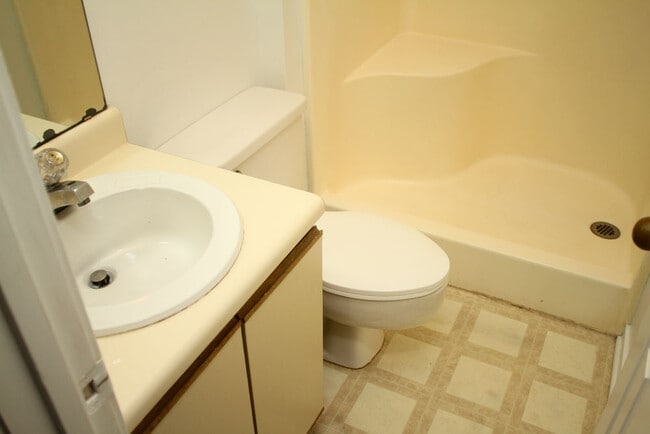 Building Photo - Great 2BR townhouse apartment in Mill Creek