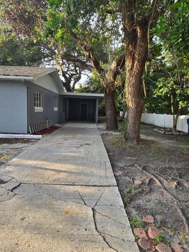Building Photo - 751 27th Ave S