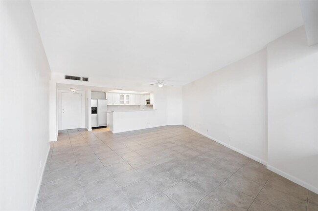 Building Photo - 3800 Galt Ocean Dr