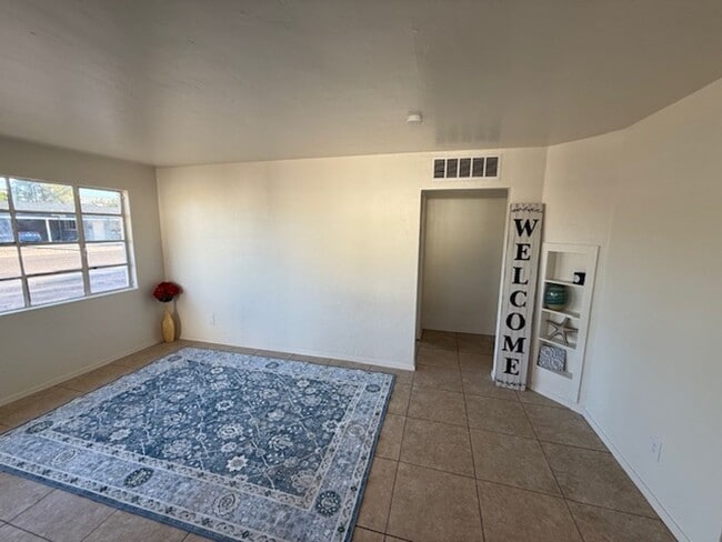 Building Photo - Refreshed and Ready for move in