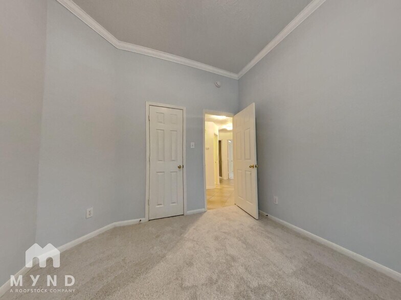 Building Photo - 4606 Sunrise Dr