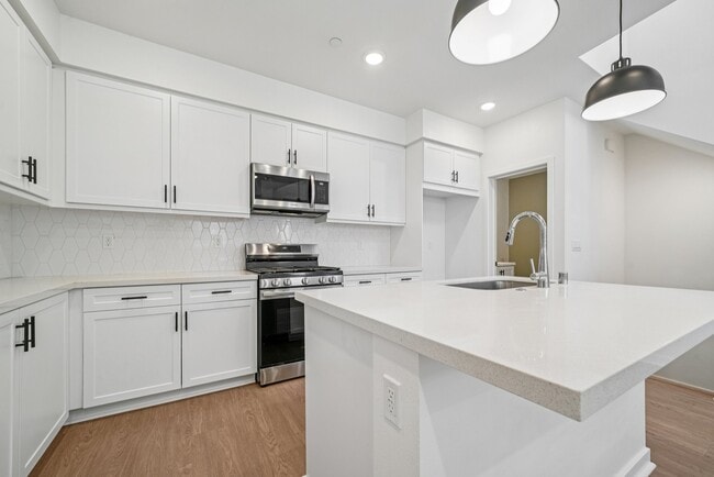 Building Photo - 11048 Luminate Dr