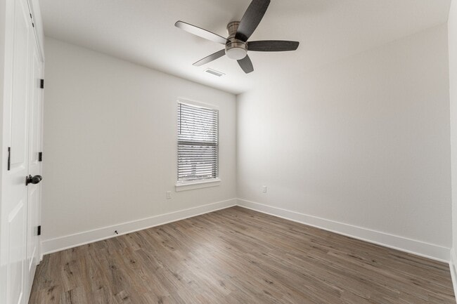 Building Photo - Beautiful Home on Two Acres