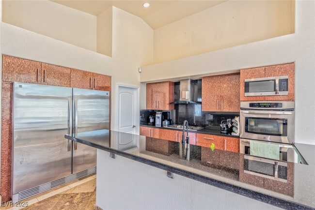Building Photo - 8129 Pacific Cove Dr