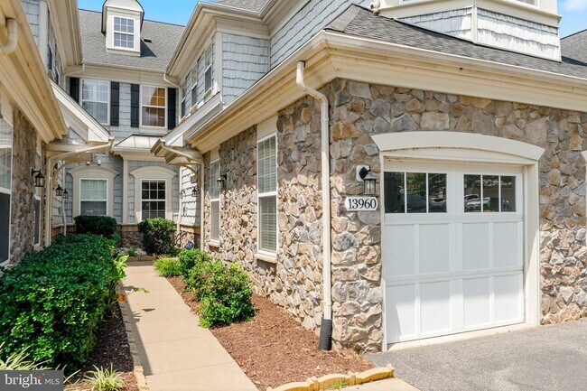 Building Photo - 13960 Greendale Dr
