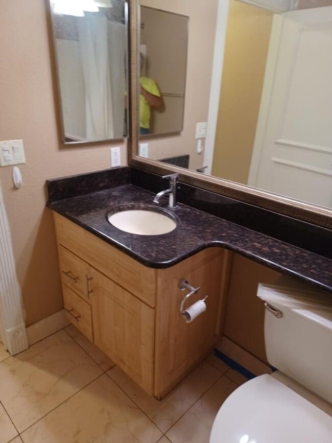 Building Photo - Condo In A Luxurious Community - 1 Bedroom