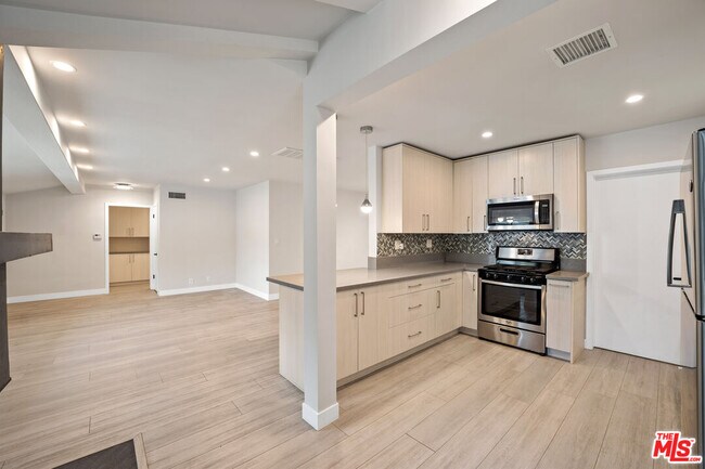 Building Photo - 22937 Dolorosa St