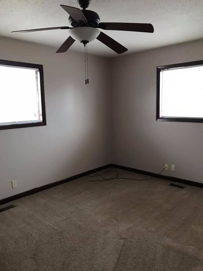 Building Photo - Spacious  House with Detached Garage & Fin...