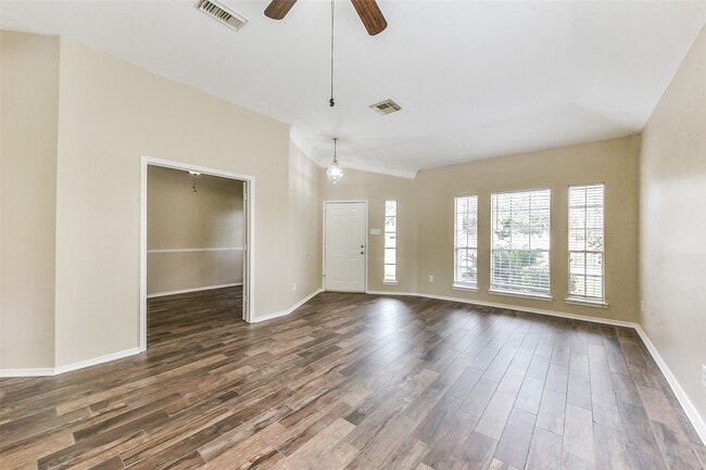 Building Photo - 9127 Willow Crossing Dr