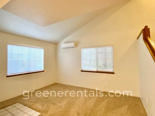 Building Photo - Quaint 2BR 1.5BA Condo in the Vineyards
