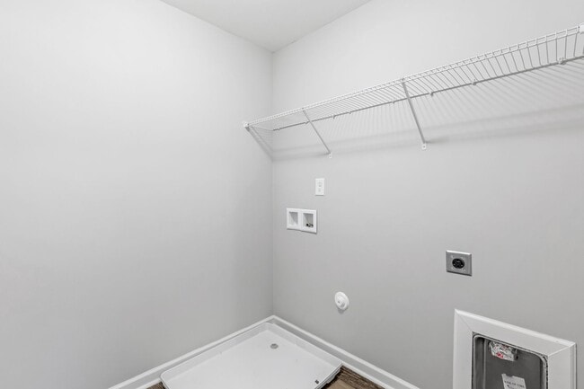 Building Photo - Newer Home in Reedy Fork, SS Appliance, Granite Counter-tops, Island, Office, Den, FP, Loft, Gara...