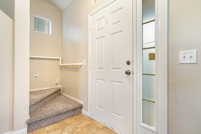 Building Photo - 815 Carlton Rd