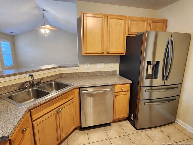 Building Photo - 3347 Broomsgrove Dr